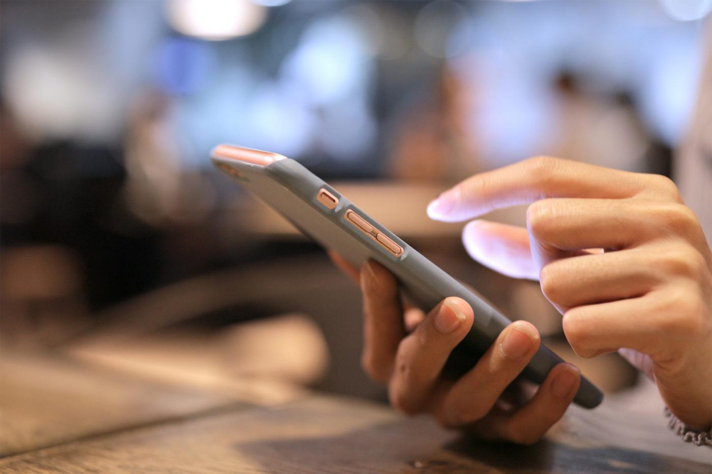 Person using a smartphone to browse the internet in private or incognito mode.